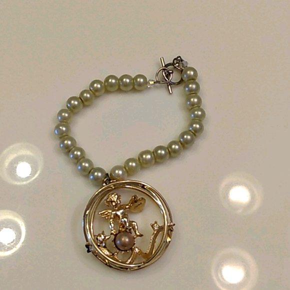 Pearl and Angel Bracelet - Picture 1 of 5